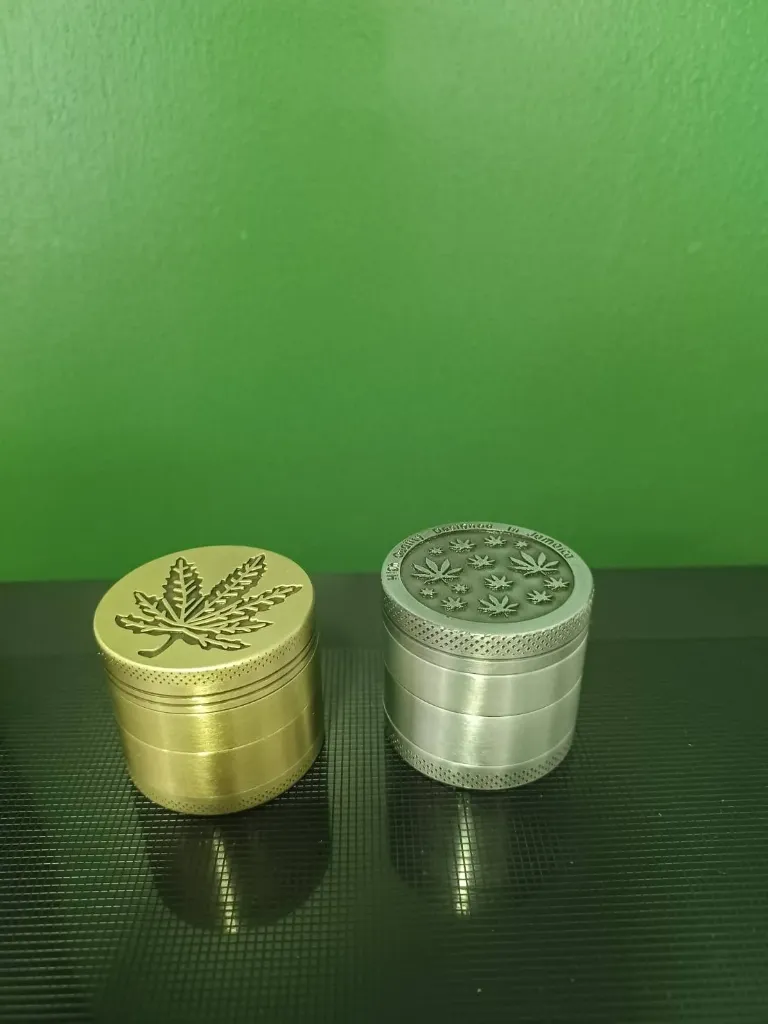 Grinder Marijuana leaves 33 mm